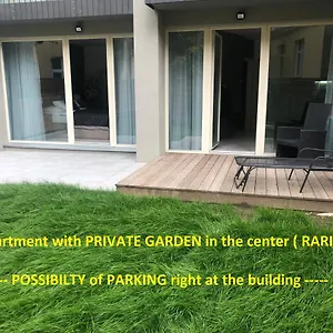 Luxury With Private Garden Apartment Prag
